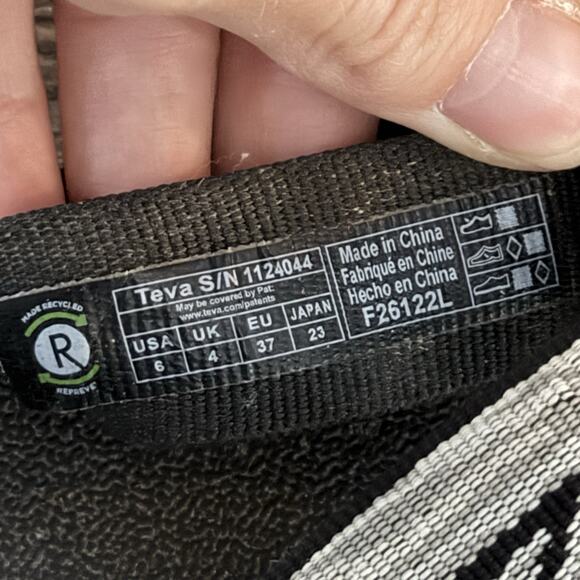 Teva Reflip Black Flip Flops – Women’s Size 6 – Recycled Straps - Picture 4 of 6